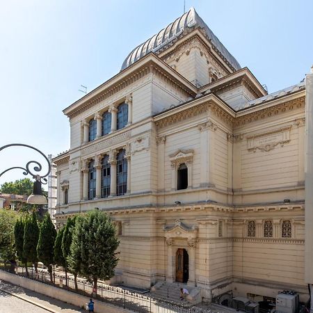 Iflat Synagogue At Your Feet Róma Kültér fotó
